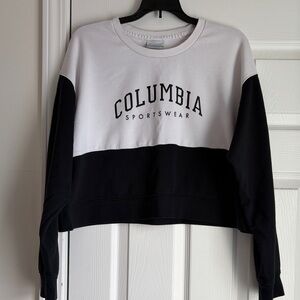 Columbia Women's Black and White Sweatshirt